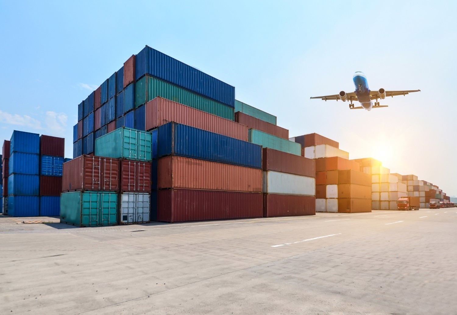 perbedaan air freight dan sea freight